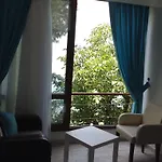 Mola Hotel *