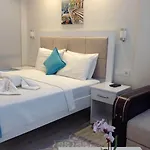 Hotel Mola *