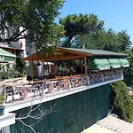 Hotel Mola *