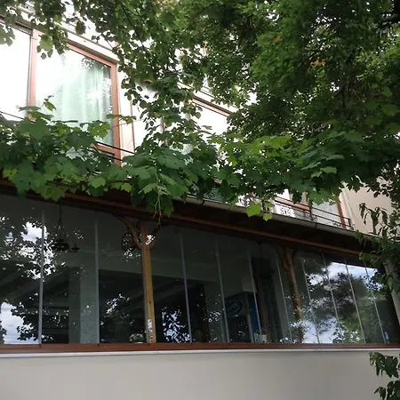 Mola Hotel