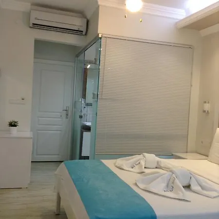 Mola Hotel *