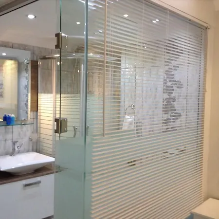 Mola Hotel *