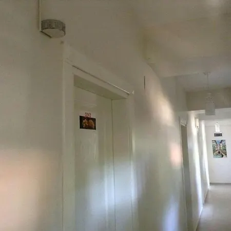 Hotel Mola *