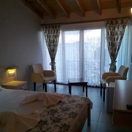 Hotel Mola *