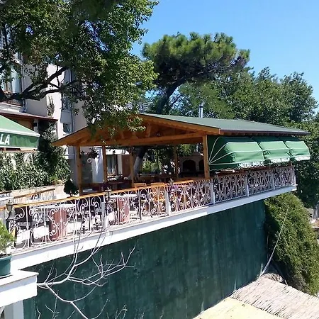 Hotel Mola *